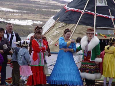 Spectators and participants together 